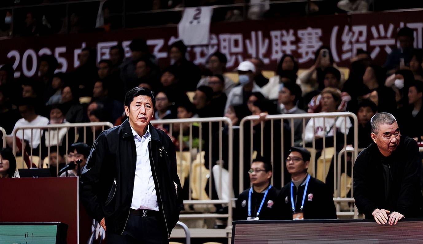 包含德甲冲刺阶段再迎强敌，山东男篮手感冰凉，主帅态度——气氛紧张，赛季目标并未改变的词条