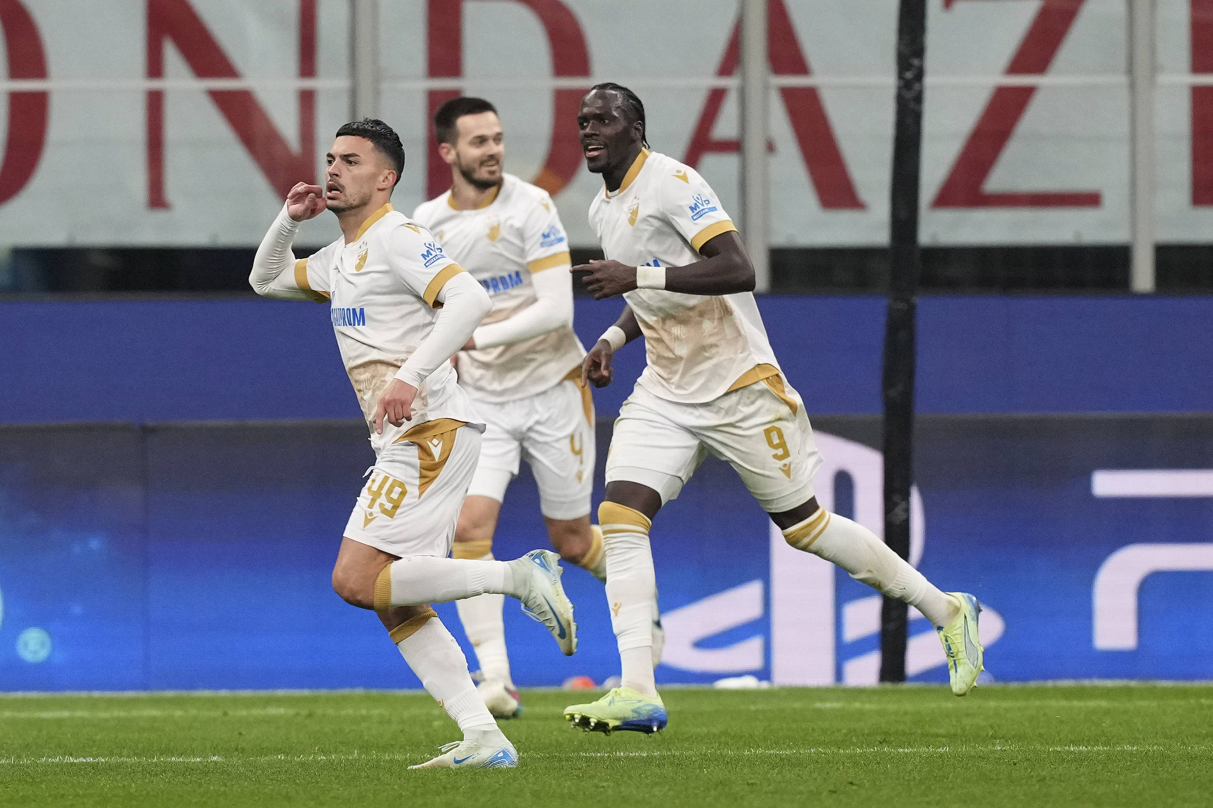 关于国际比赛日欧联焦点战，斯图加特队长鼓劲，球迷炸锅，资深球员宣示担当的信息