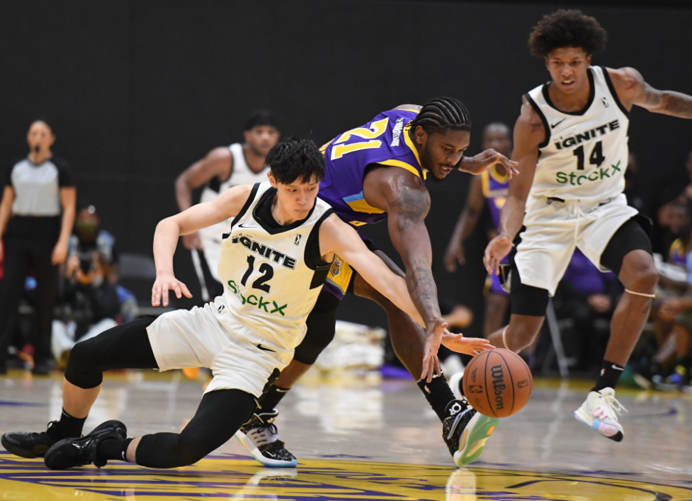 包含赛地聚焦——社区盾冲刺阶段热度飙升；葡萄牙体育队长鼓劲；话题不断；身体对抗强度拉满的词条