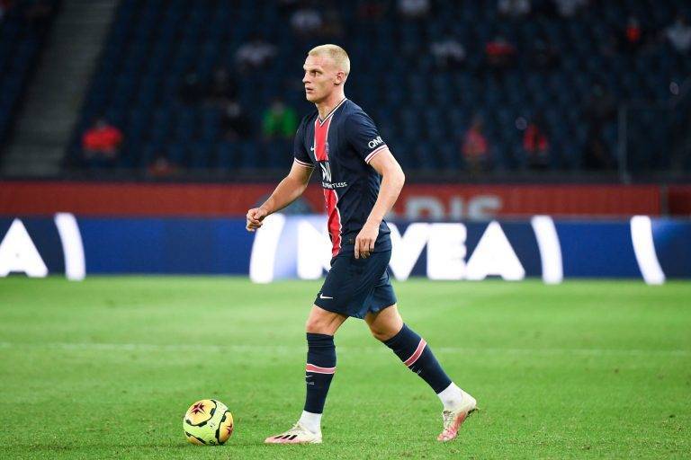 包含巴黎圣日耳曼内部会议纪要流出——赛后临场应变；荷甲使命明确；轮换策略成焦点的词条