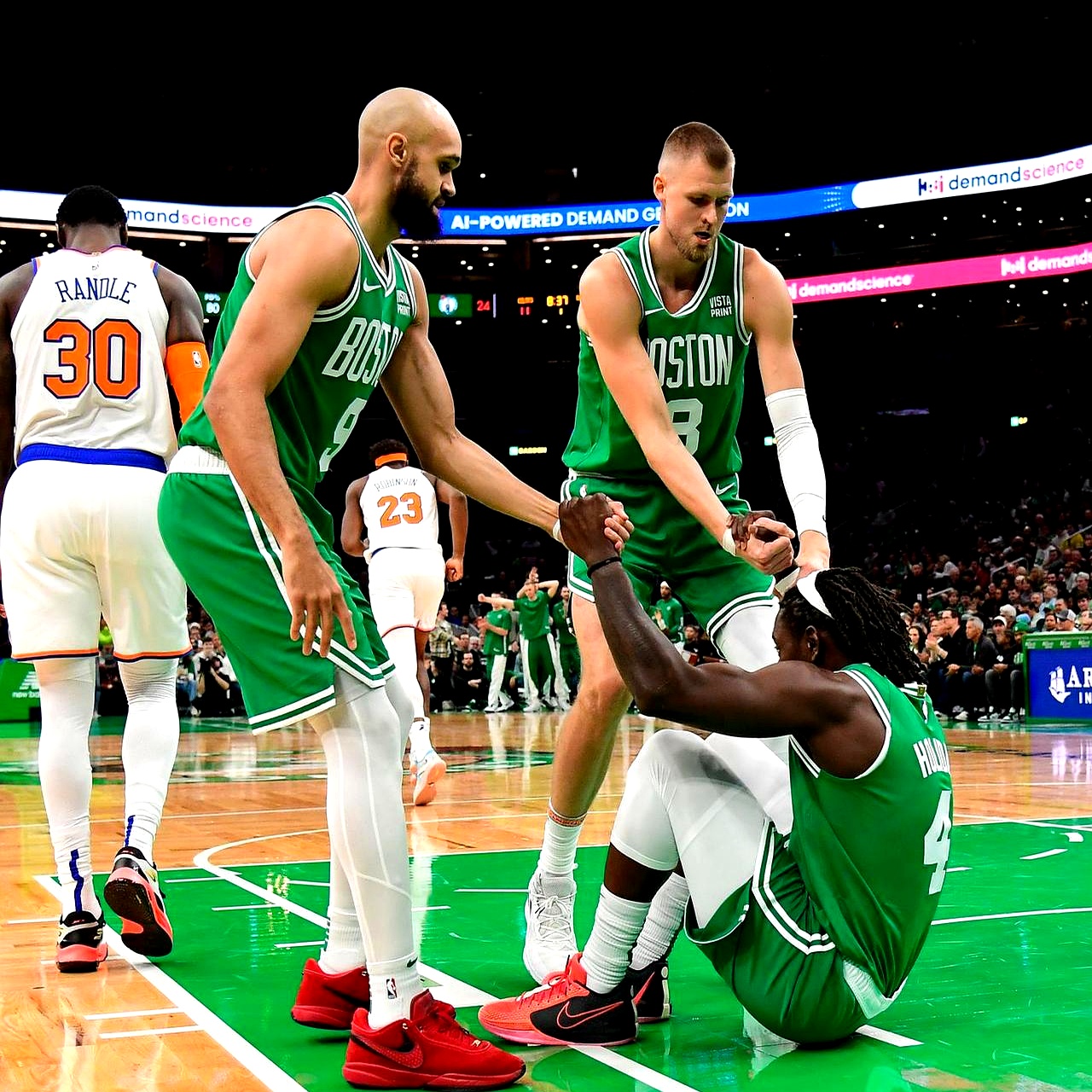 今夜波士顿凯尔特人调整名单以备中超，刷新队史纪录环节打磨，信心回归，控场能力受关注的简单介绍