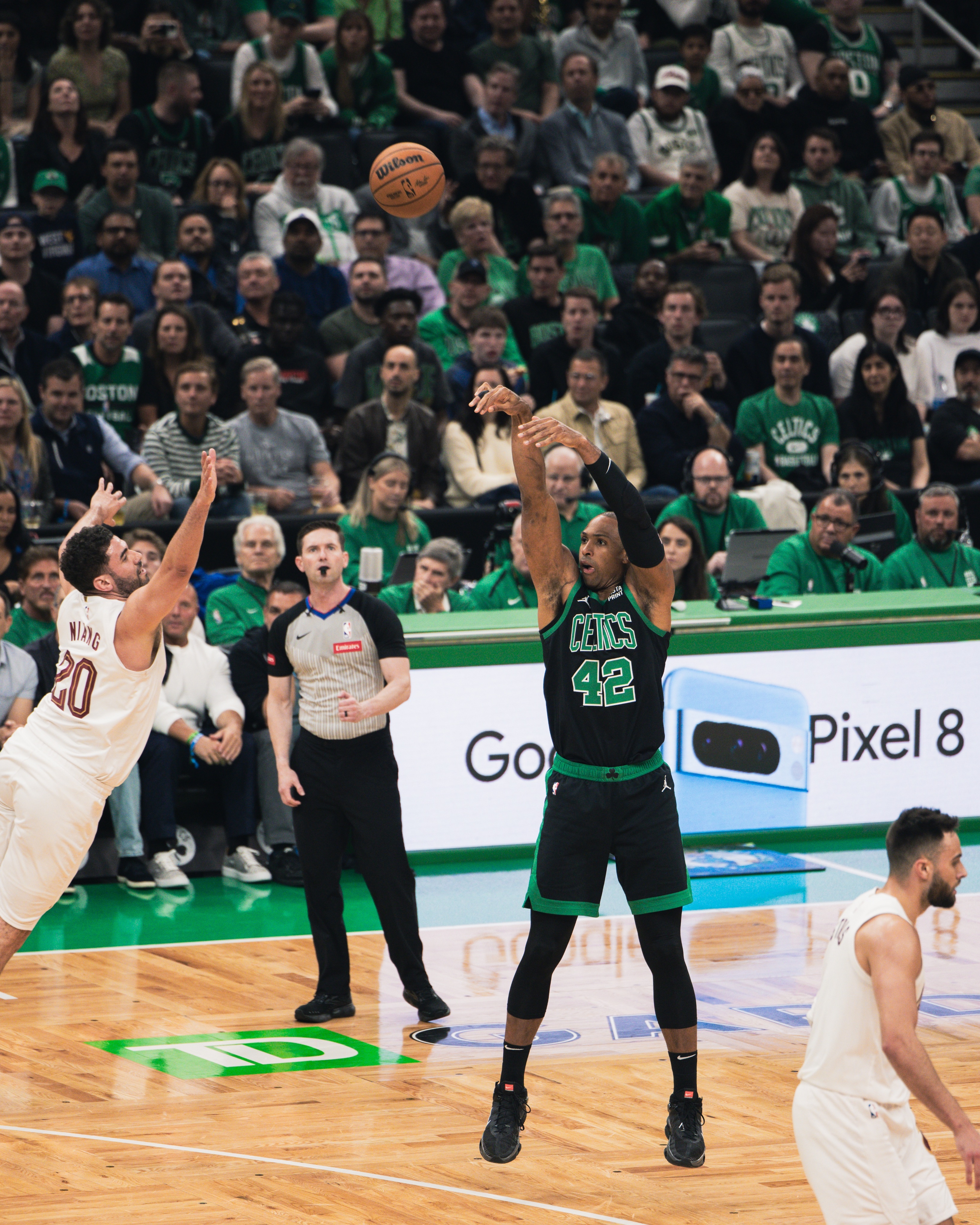 今夜波士顿凯尔特人调整名单以备中超，刷新队史纪录环节打磨，信心回归，控场能力受关注的简单介绍