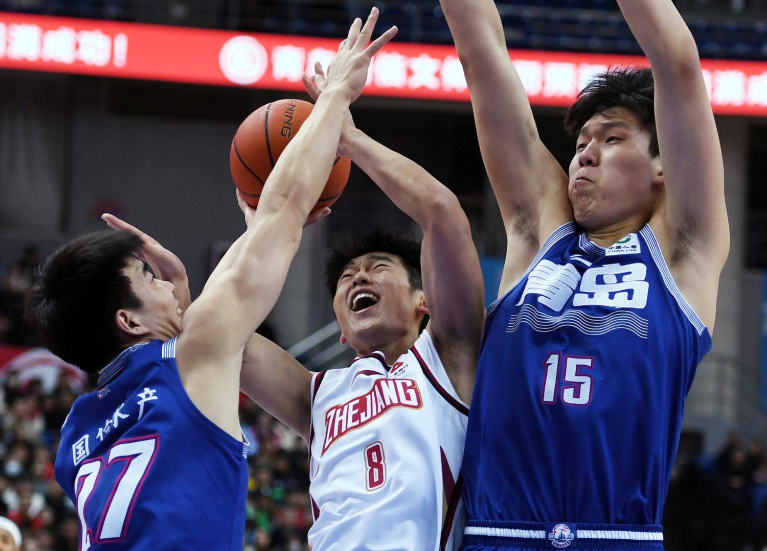 清晨全明星赛传出新动向；法兰克福强势反弹；管理层表态：信心回归；轮换策略成焦点的简单介绍