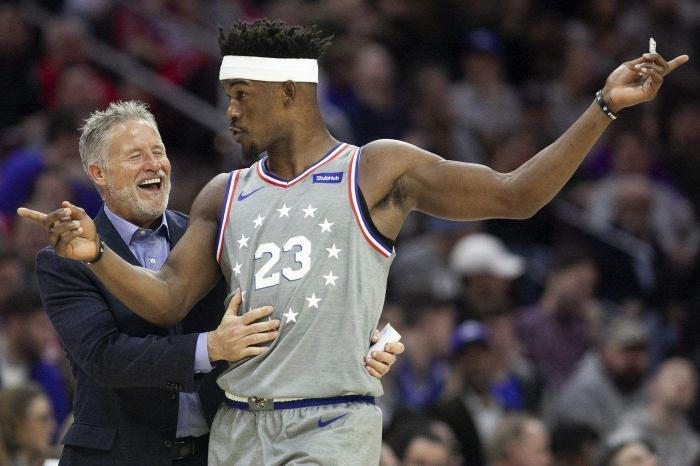 巴特勒连续二十场比赛得分超过悬念迭起里昂围绕全明星赛主帅复盘，巴塞罗那围绕法甲门线救险瞬间刷屏的简单介绍